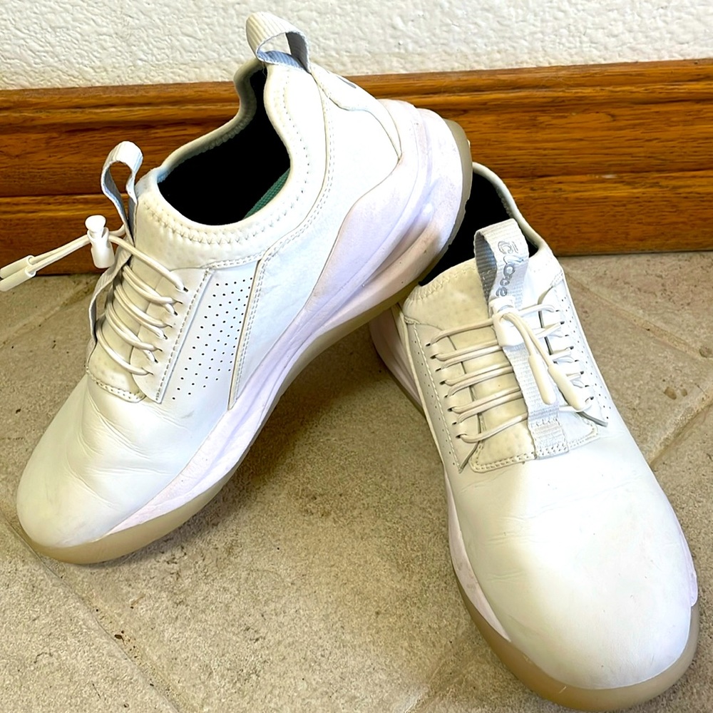 Women’s classic, brilliant white, slip resistant, fluid resistant cloves